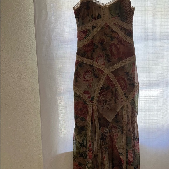 ASOS DESIGN lace insert maxi dress in vintage floral - Picture 7 of 7